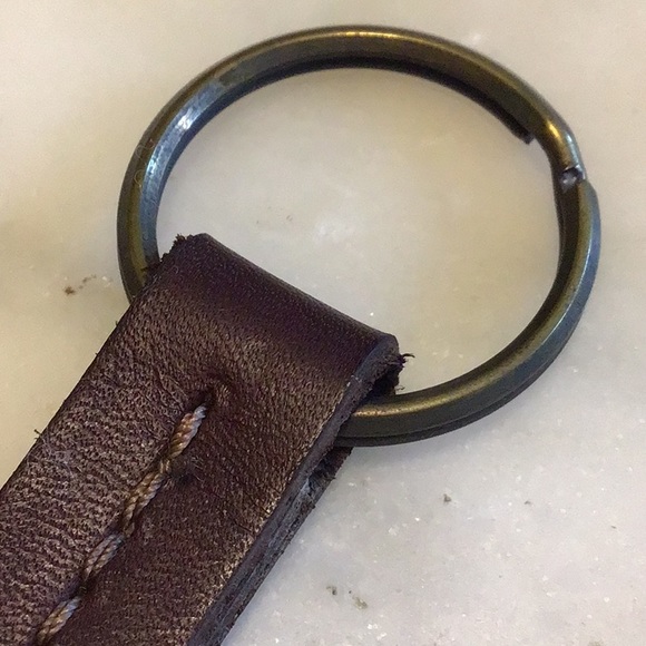 VTG 1980’s Marlboro Tobacco Memorabilia Brass Keychain - Picture 5 of 5